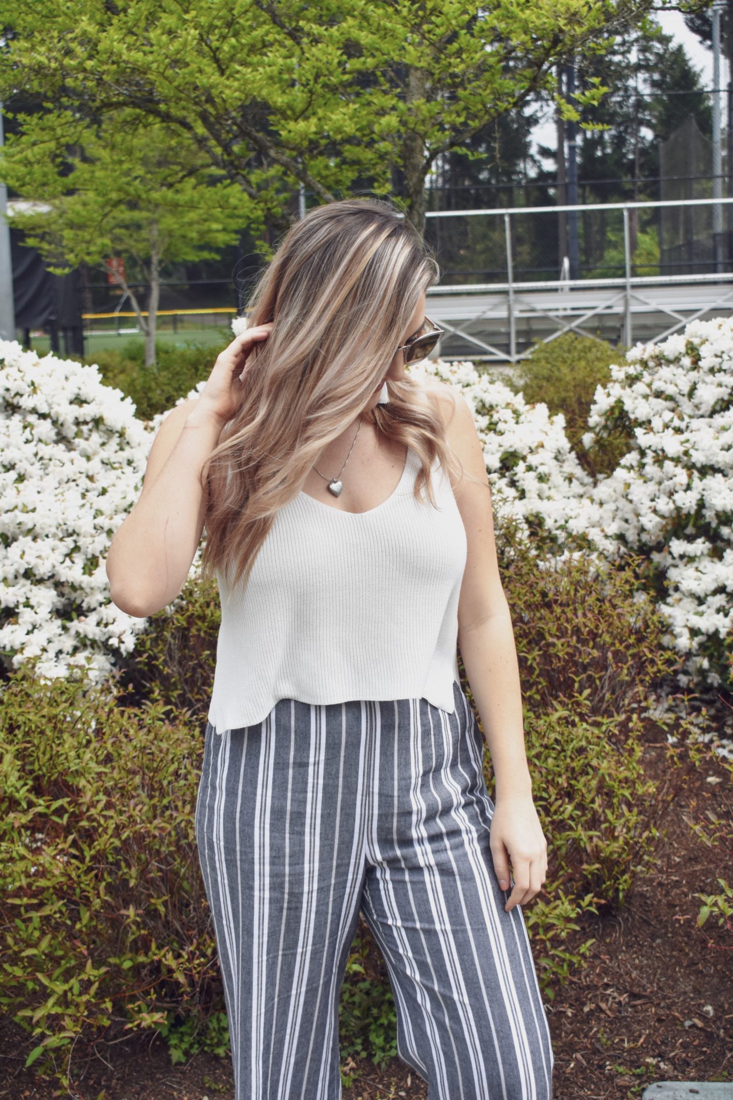 Cropped ruffle hem pants
