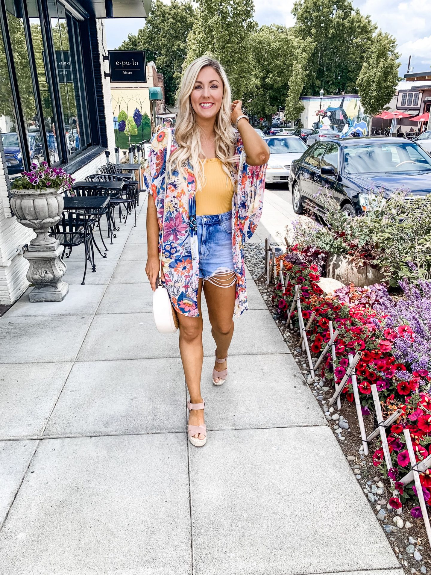 Cute summer outfit! Floral print kimono